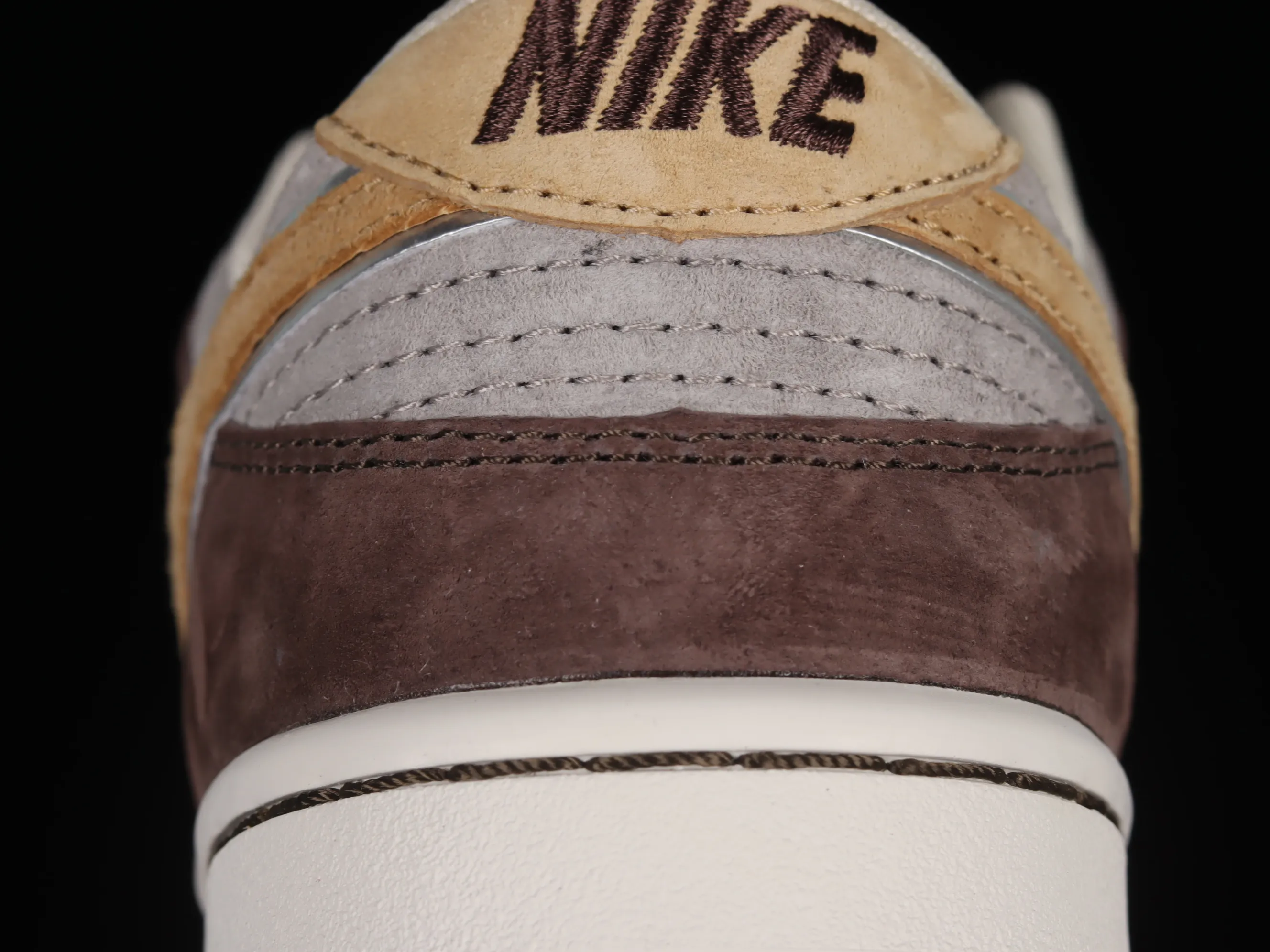All Categories Nk SB Dunk Series Nk SB Dunk Low Low-top sneakers Otomo Katsuhiro x Nk SB Dunk Low "Steamboy OST" Otomo Katsuhiro co-branded SB low-top sports and leisure sneakers LF0039-034